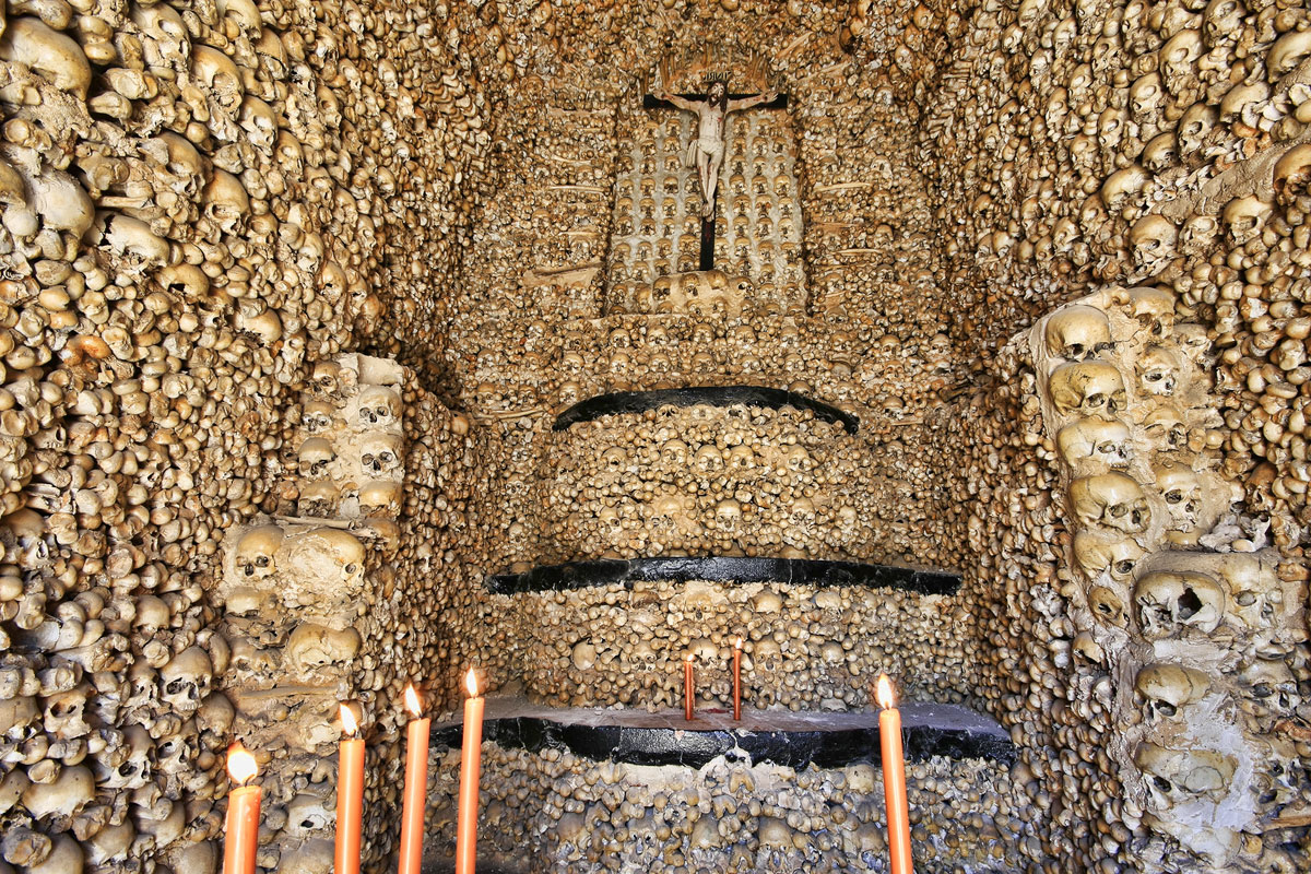 كنيسة العظام في البرتغال