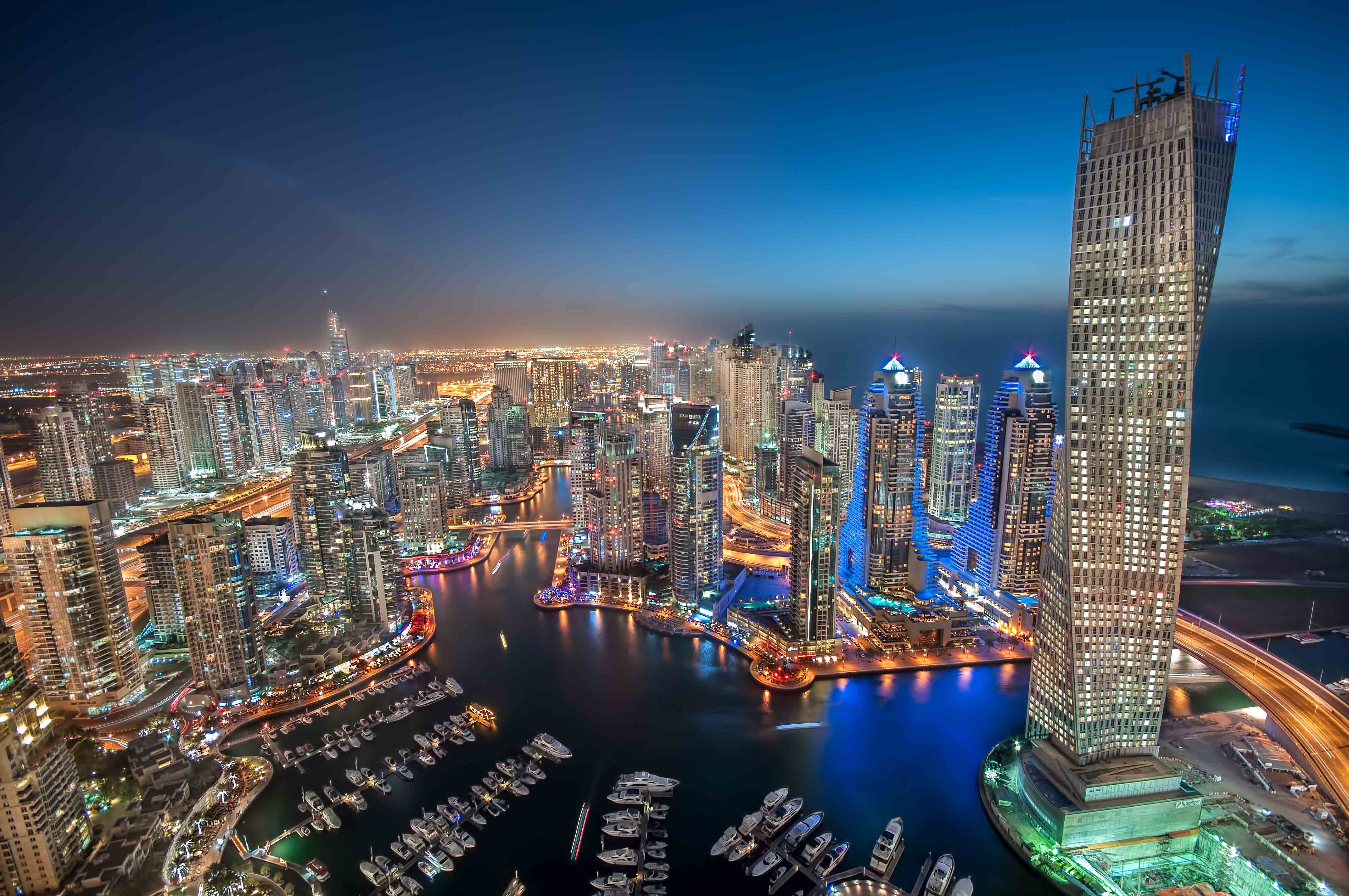 دبي  مدينة فوق السحاب  يلا بوك