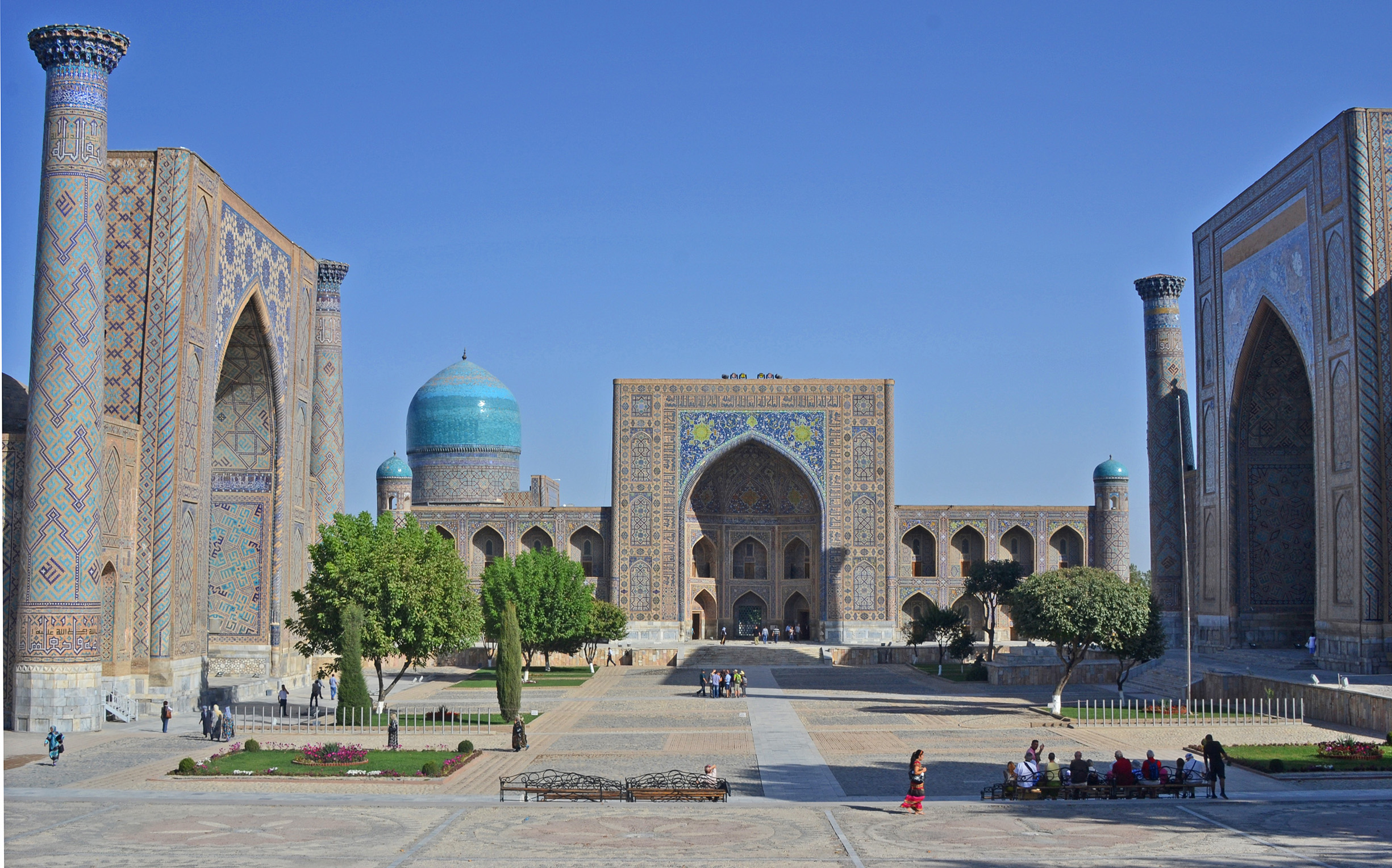 رحلتي لساحة مجمع ريجستان أهم معالم مدينة سمرقند القديمة يلا بوك