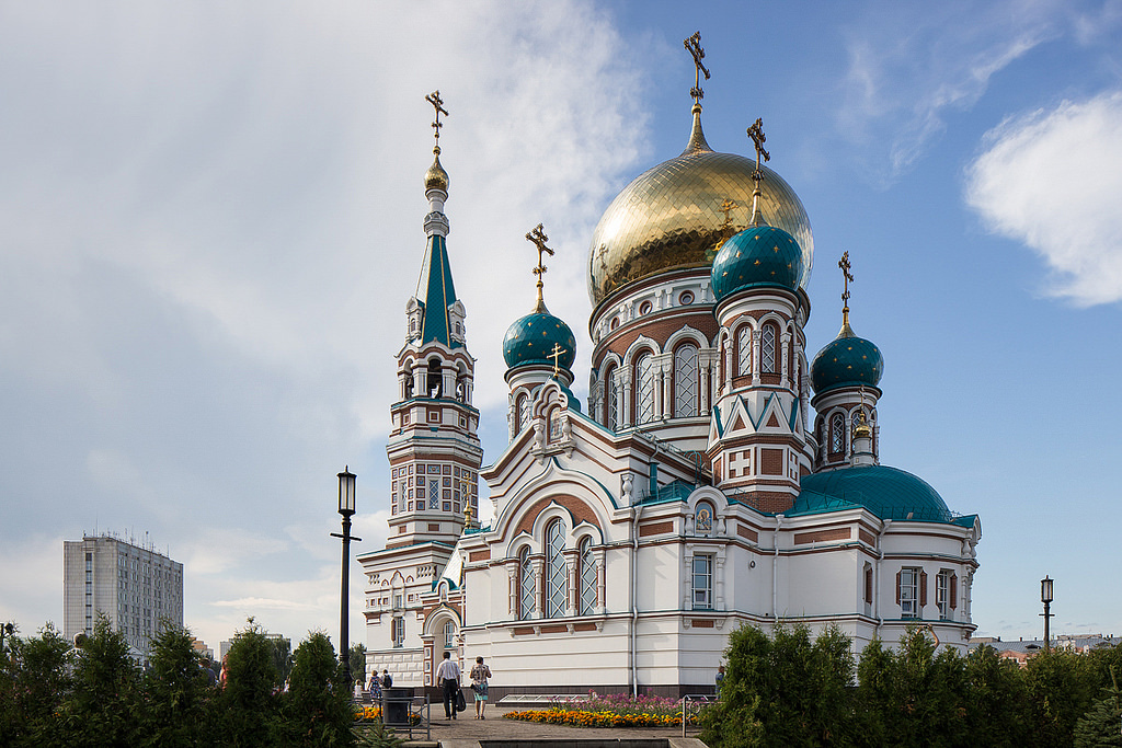 Фото омск название. Успенский собор Омск картина. Успенский собор Омск с высоты птичьего полета. Собор Омск на Комарова. Успенский собор Омск дверь.