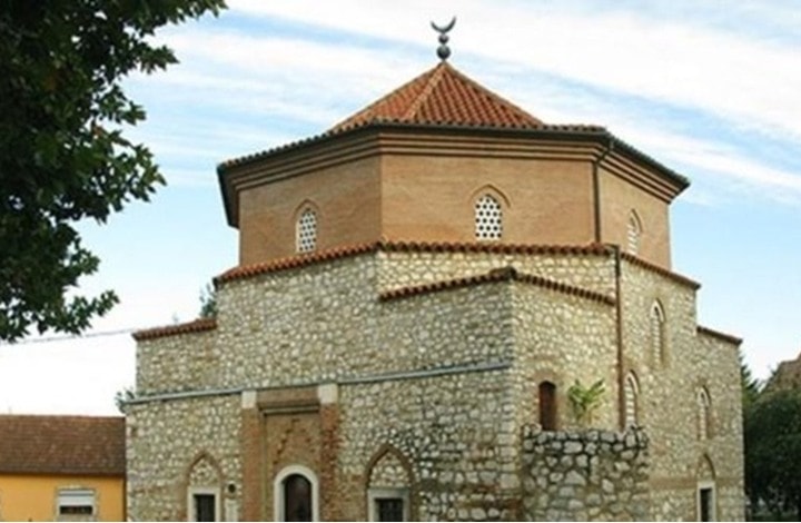 مسجد قاسم باشا في كرواتيا الذي تحوَّل إلى كنيسة سانت ميخائيل