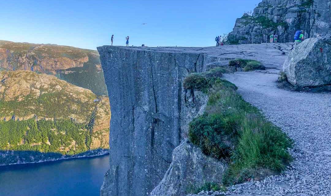 الصخرة المعلقة في النرويج