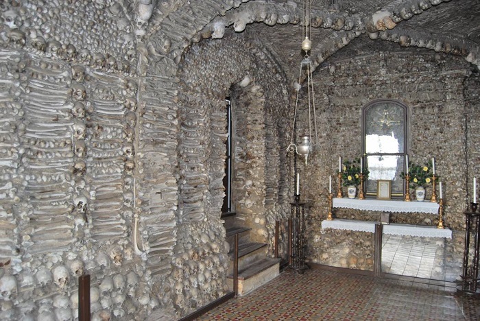 كنيسة العظام في البرتغال