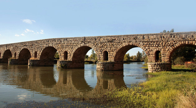 2 شوال Spain-merida-puente-romano