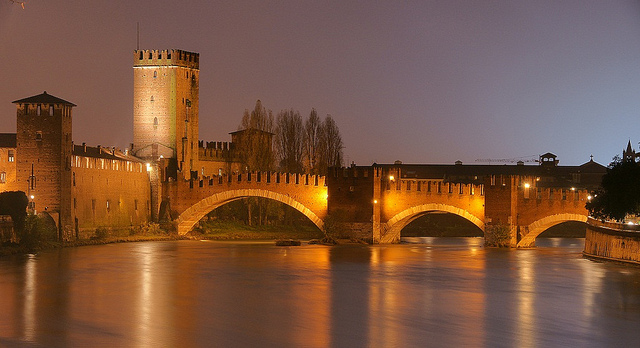 جسر قلعة فيكيو