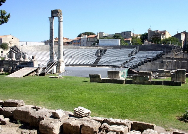 لمسرح الروماني مدينة آرل الفرنسية