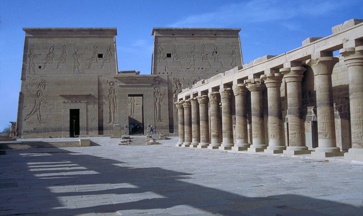 آثار مصرية تم إهدائها إلى دول أجنبية أهمها معبد إلى أمريكا من عبدالناصر