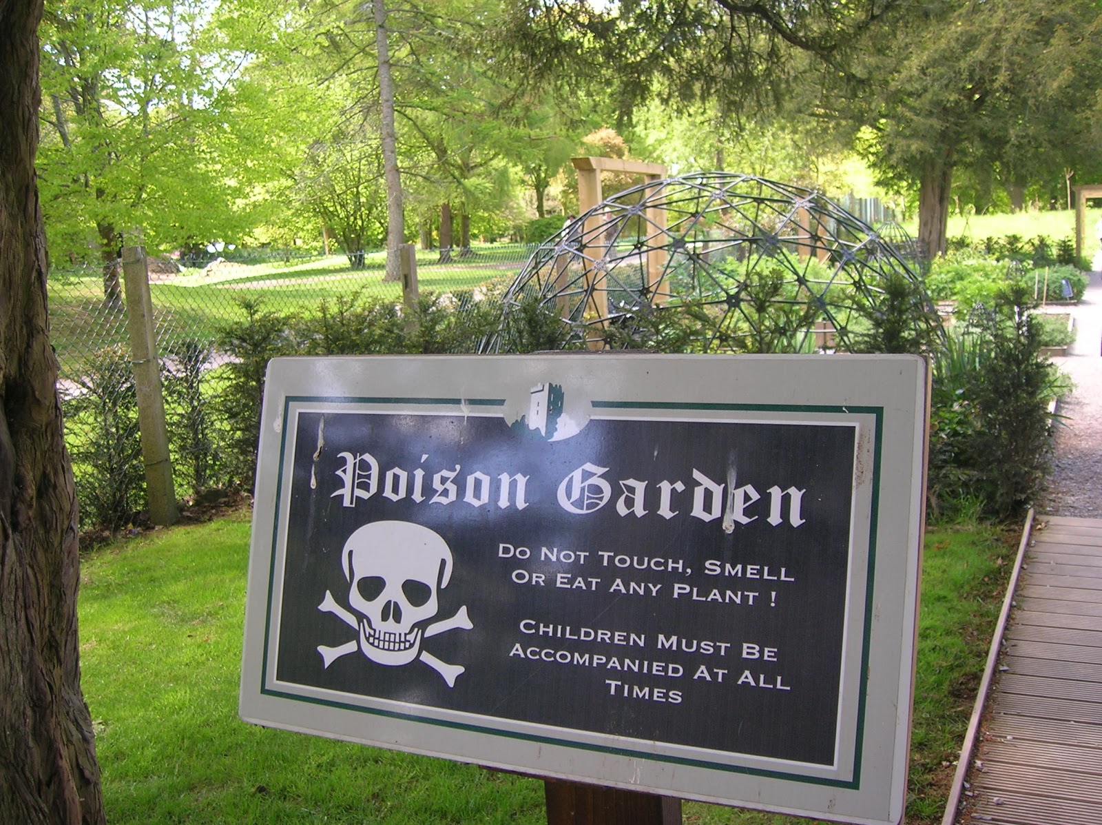 Poison Garden Yallabook