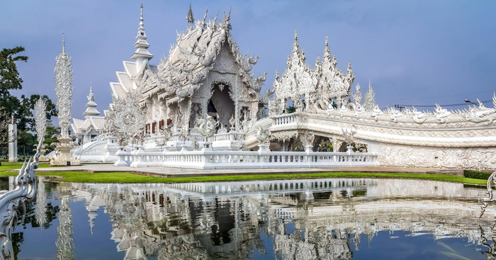 المعبد الأبيض في تايلاند لمسة خيالية لتجسيد طمع الإنسان ...